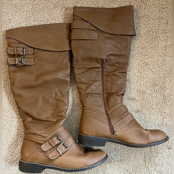 Wild Diva Gerry-01 boots, Taupe color, size 9 - Picture 2 of 5